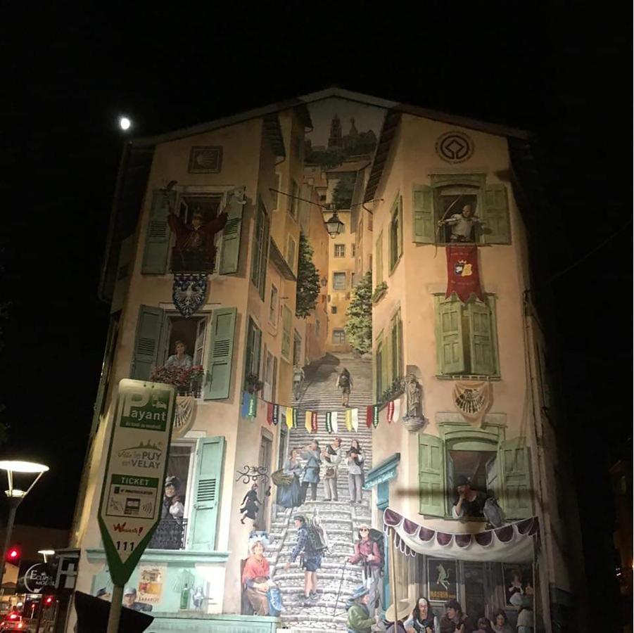 Maison Au Loup - Superbe Ancien Hotel Particulier Du Xvie Siecle Au Coeur De La Vieille Ville Du Puy Le Puy-en-Velay Exterior photo